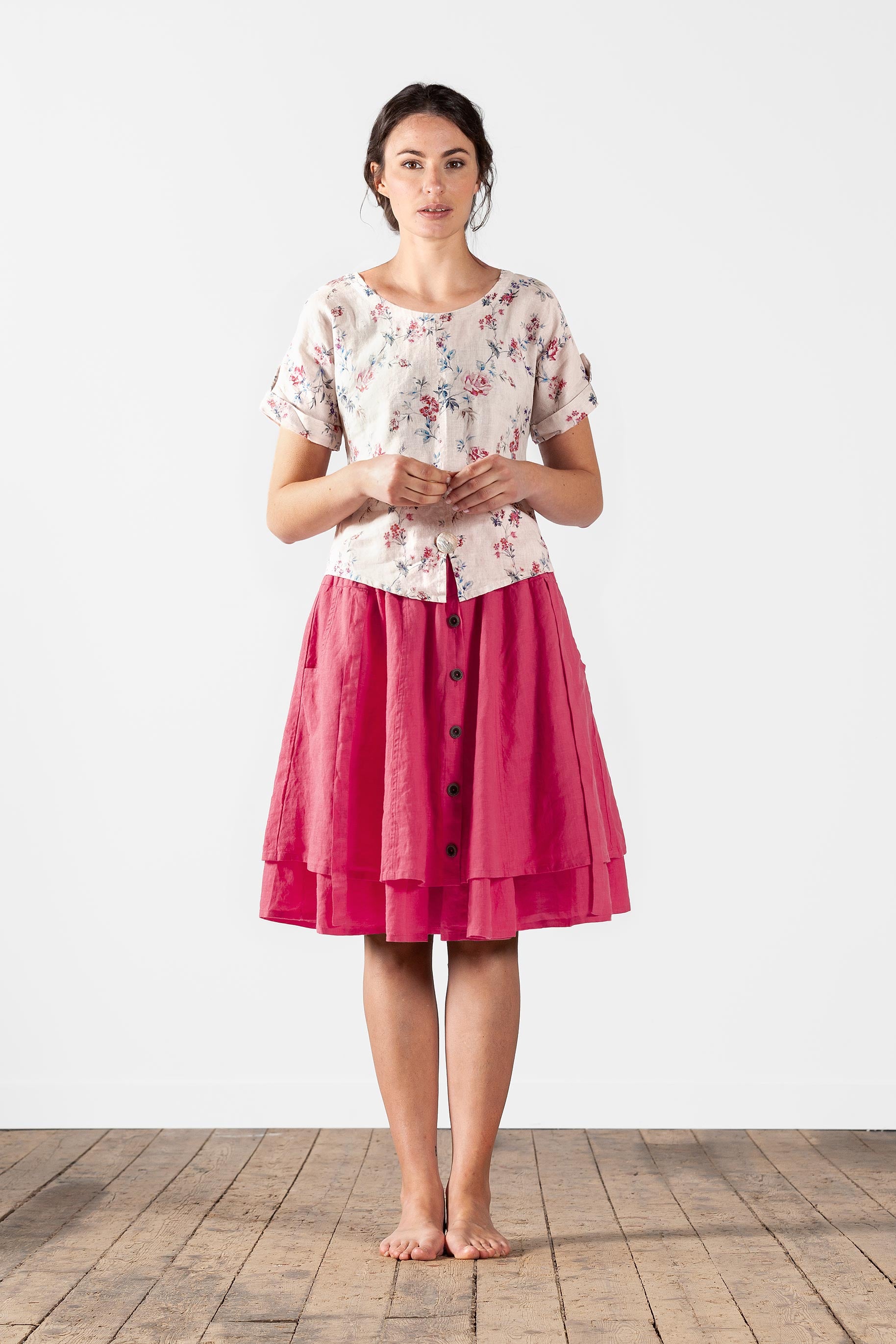 Short linen skirt with ruffle