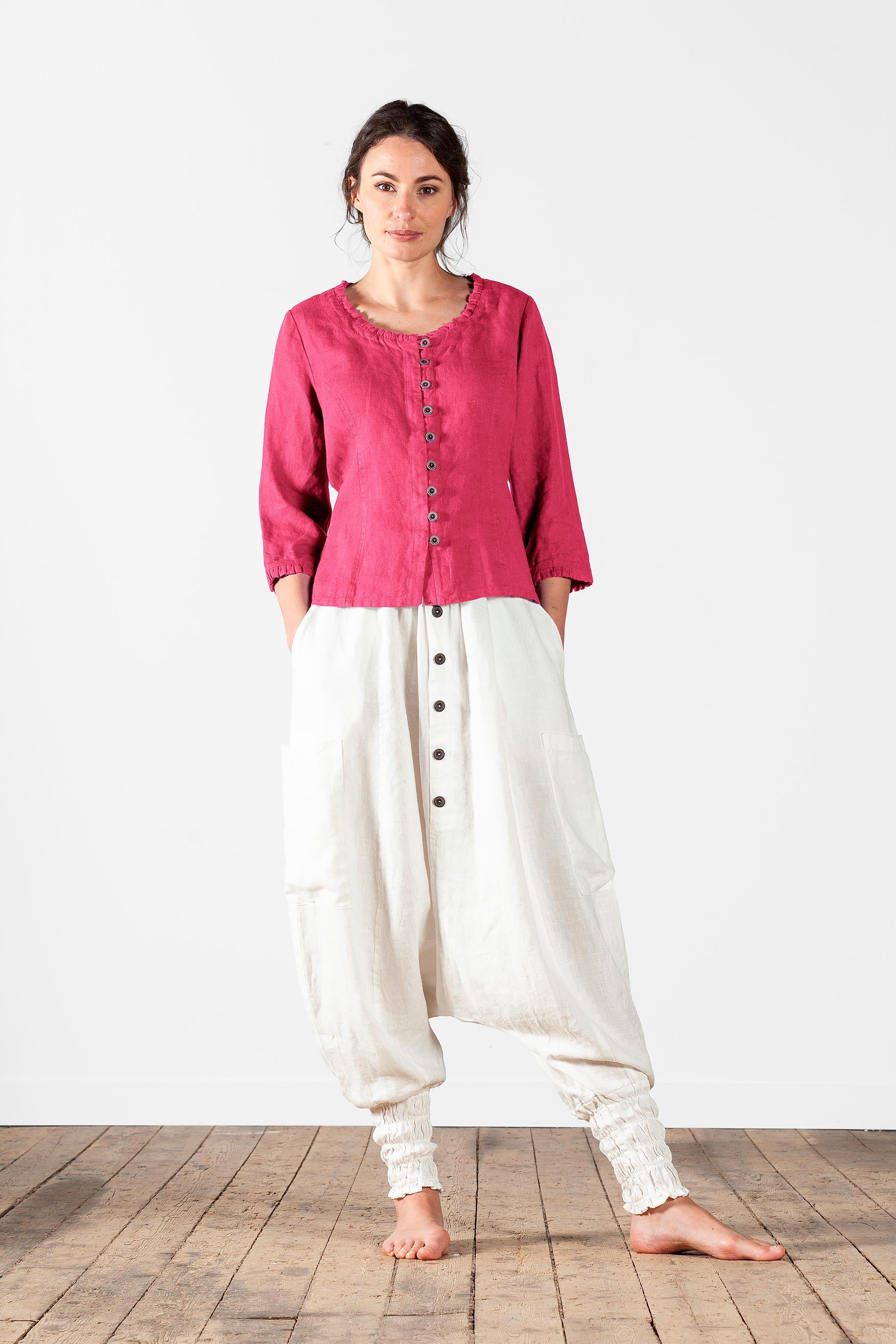 Figure close linen blouse with button closure