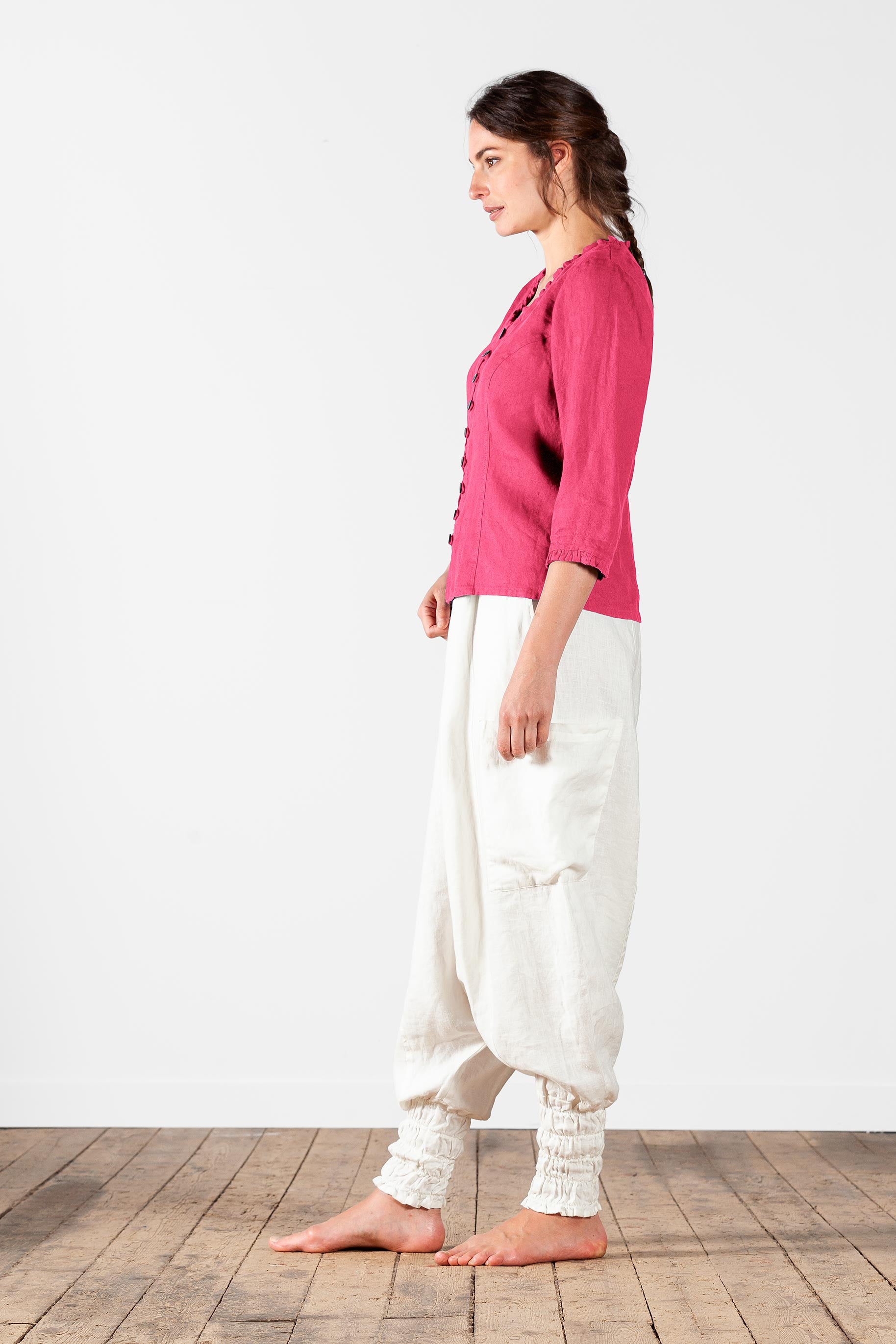 Figure close linen blouse with button closure