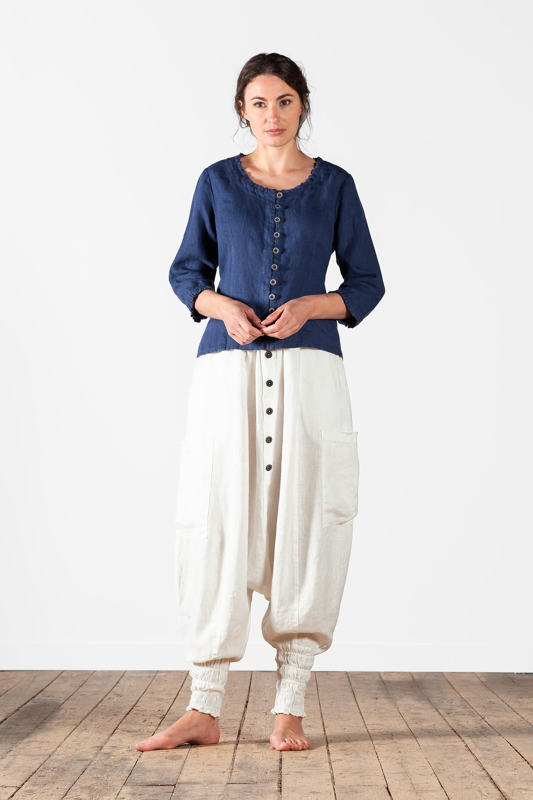 Figure close linen blouse with button closure