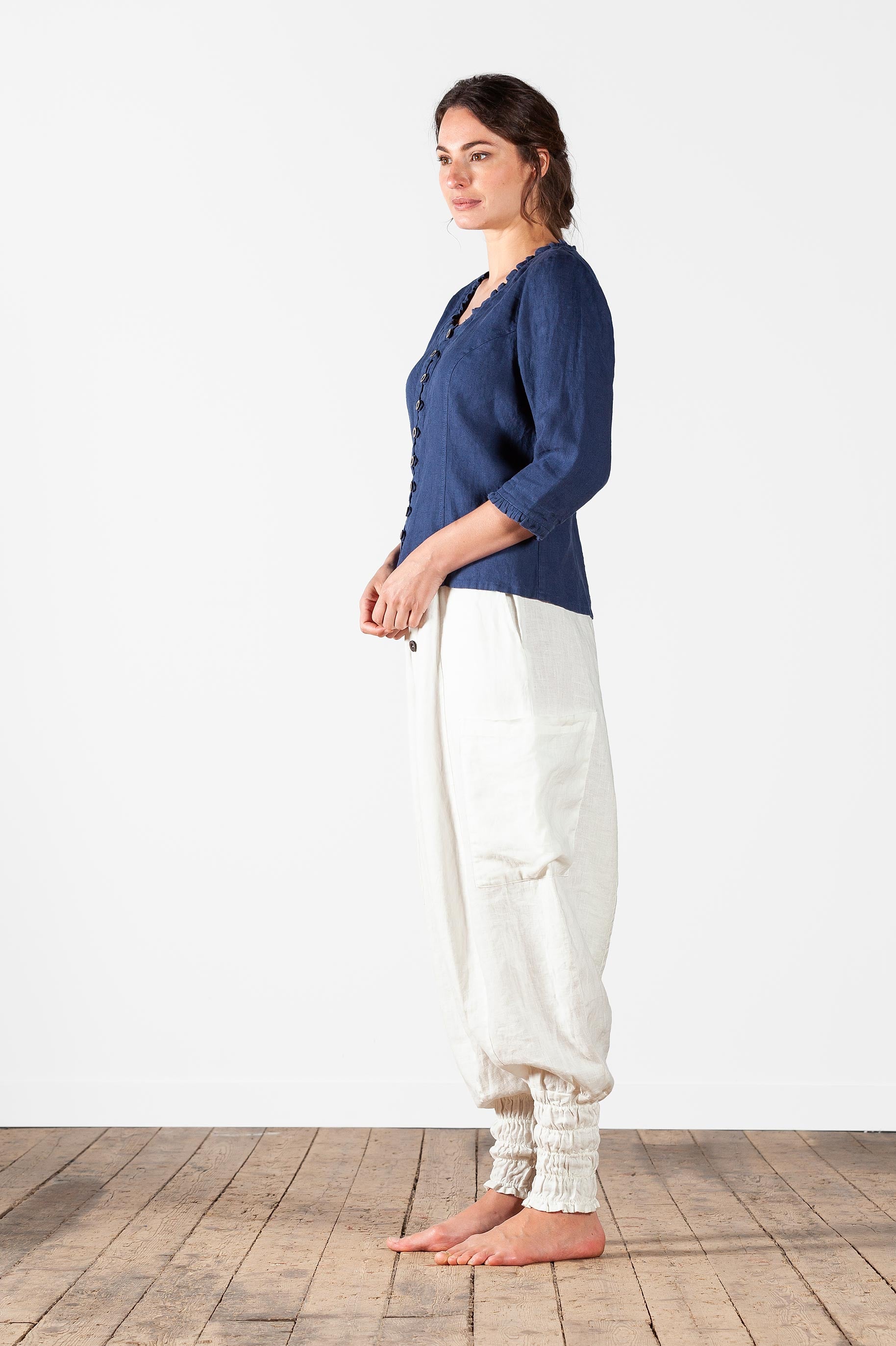 Figure close linen blouse with button closure