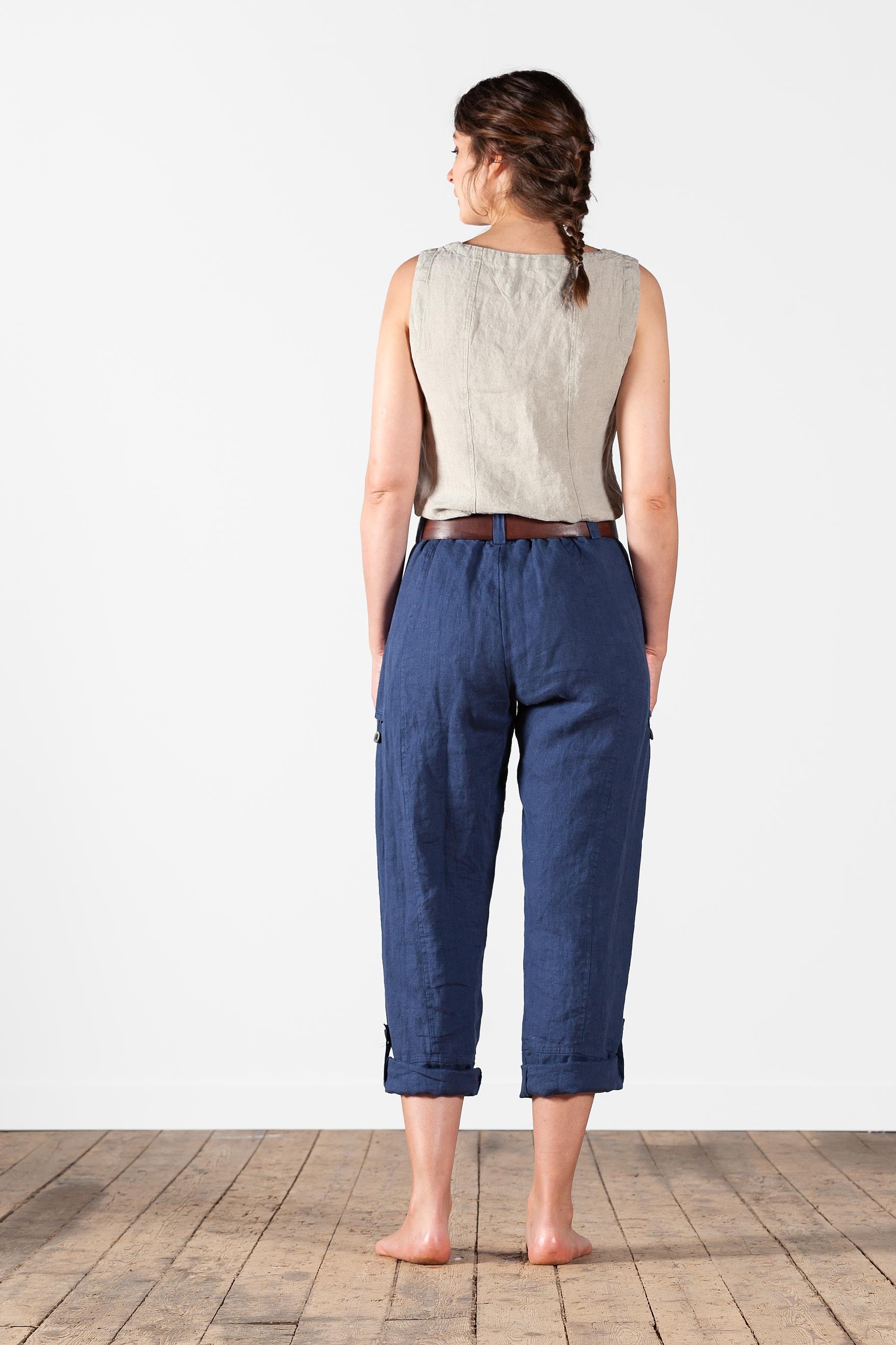 Linen trousers with many pockets