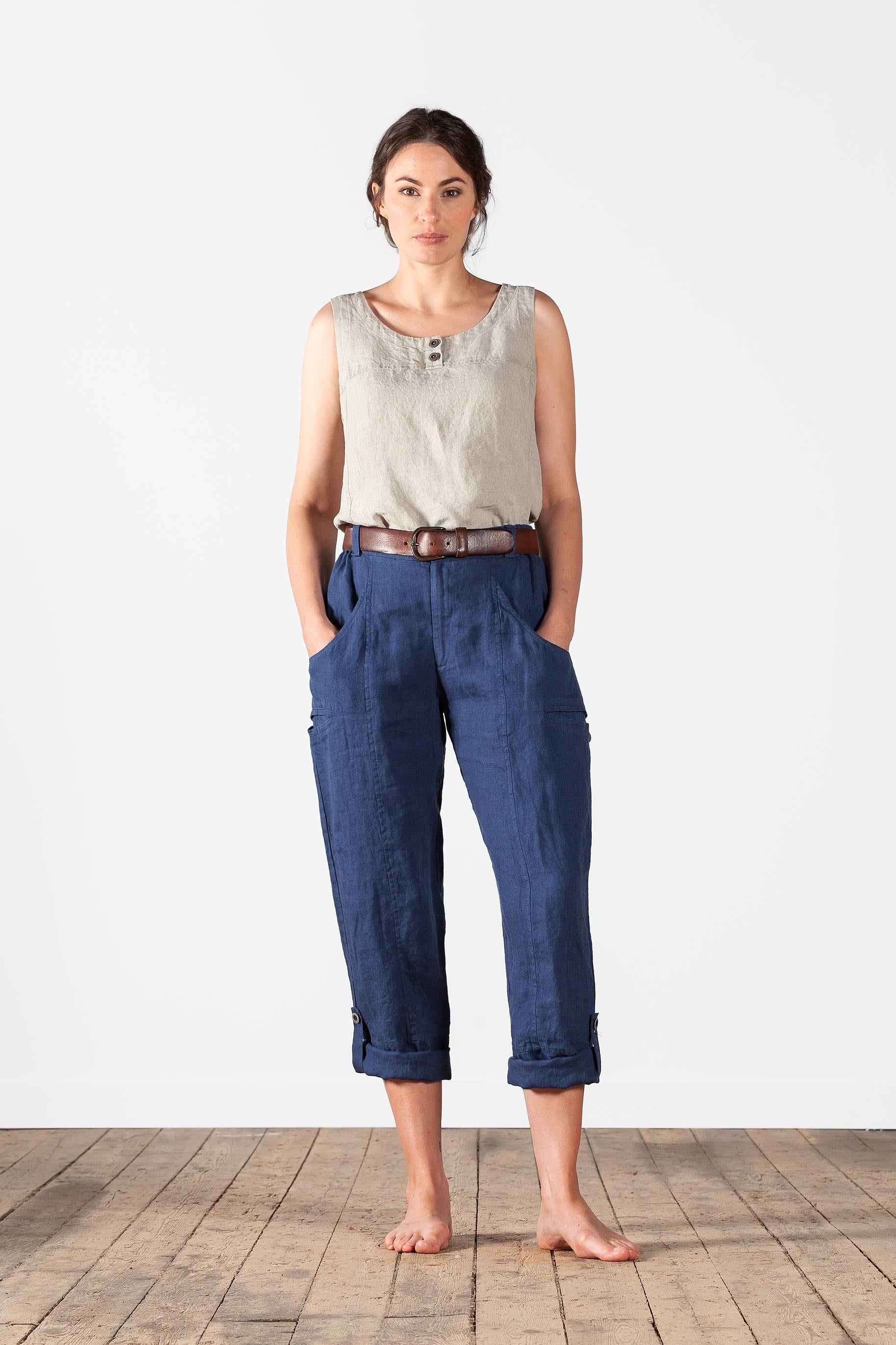 Linen trousers with many pockets