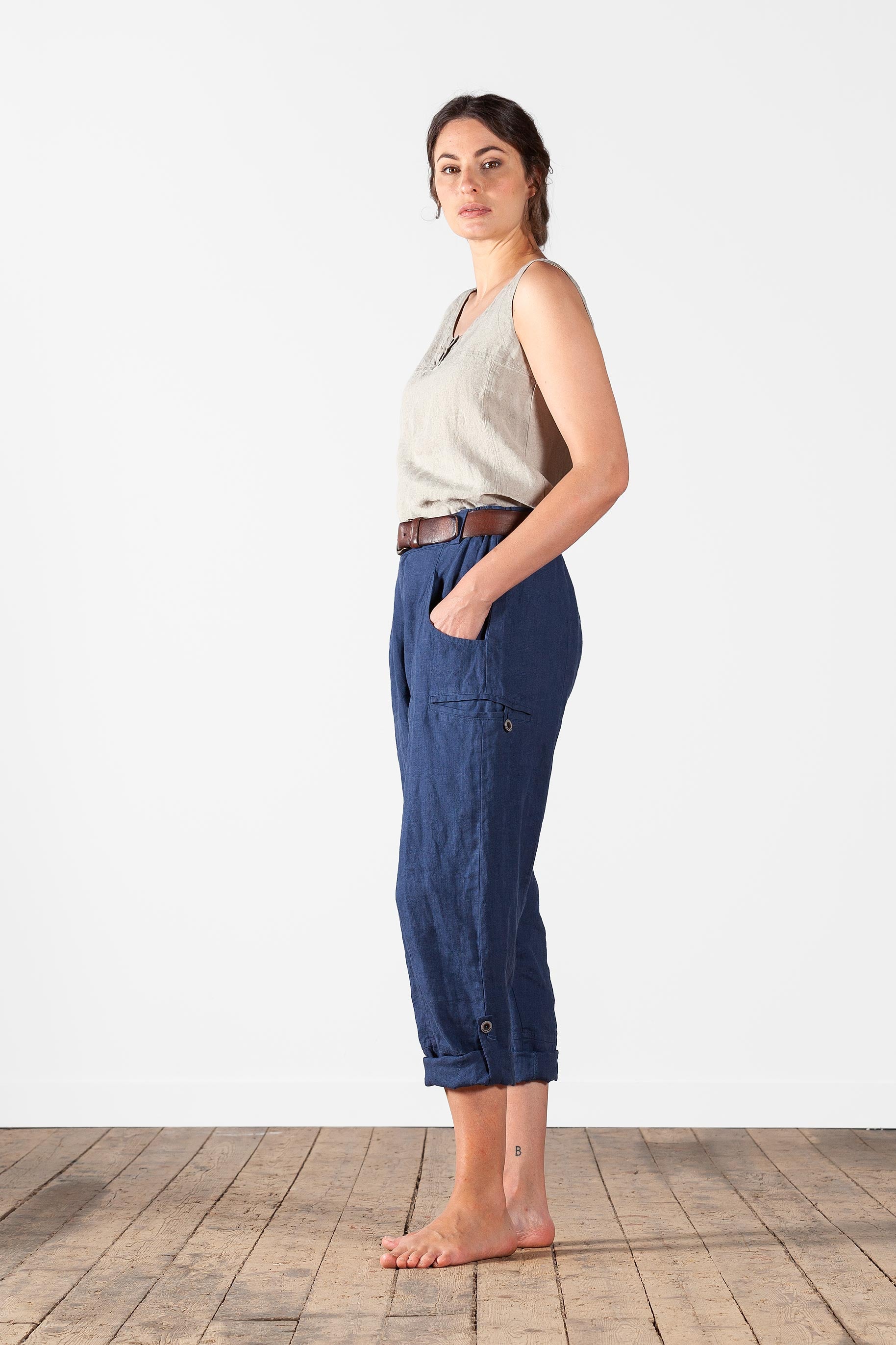 Linen trousers with many pockets