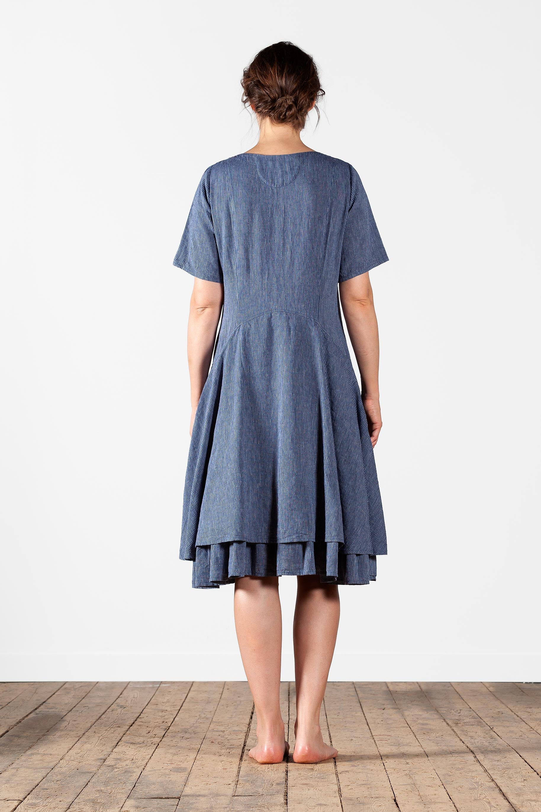 Fitted dress with short wide sleeves in hemp blend