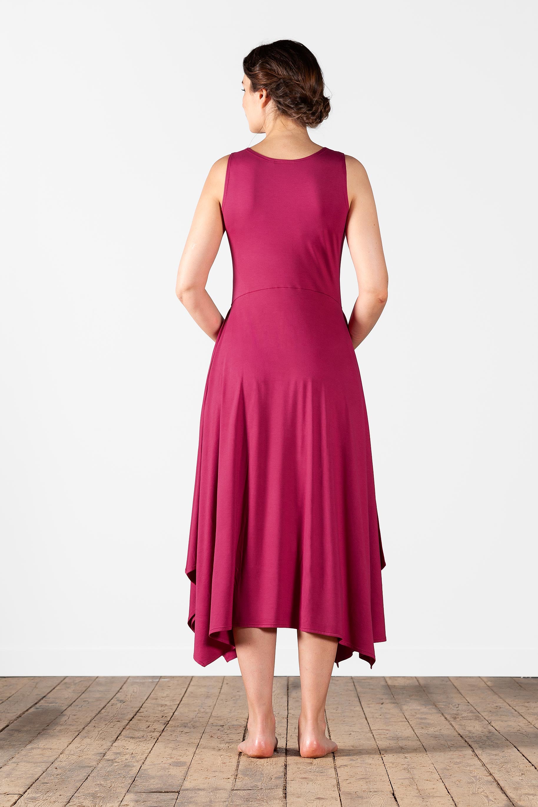 Sleeveless viscose dress with flare