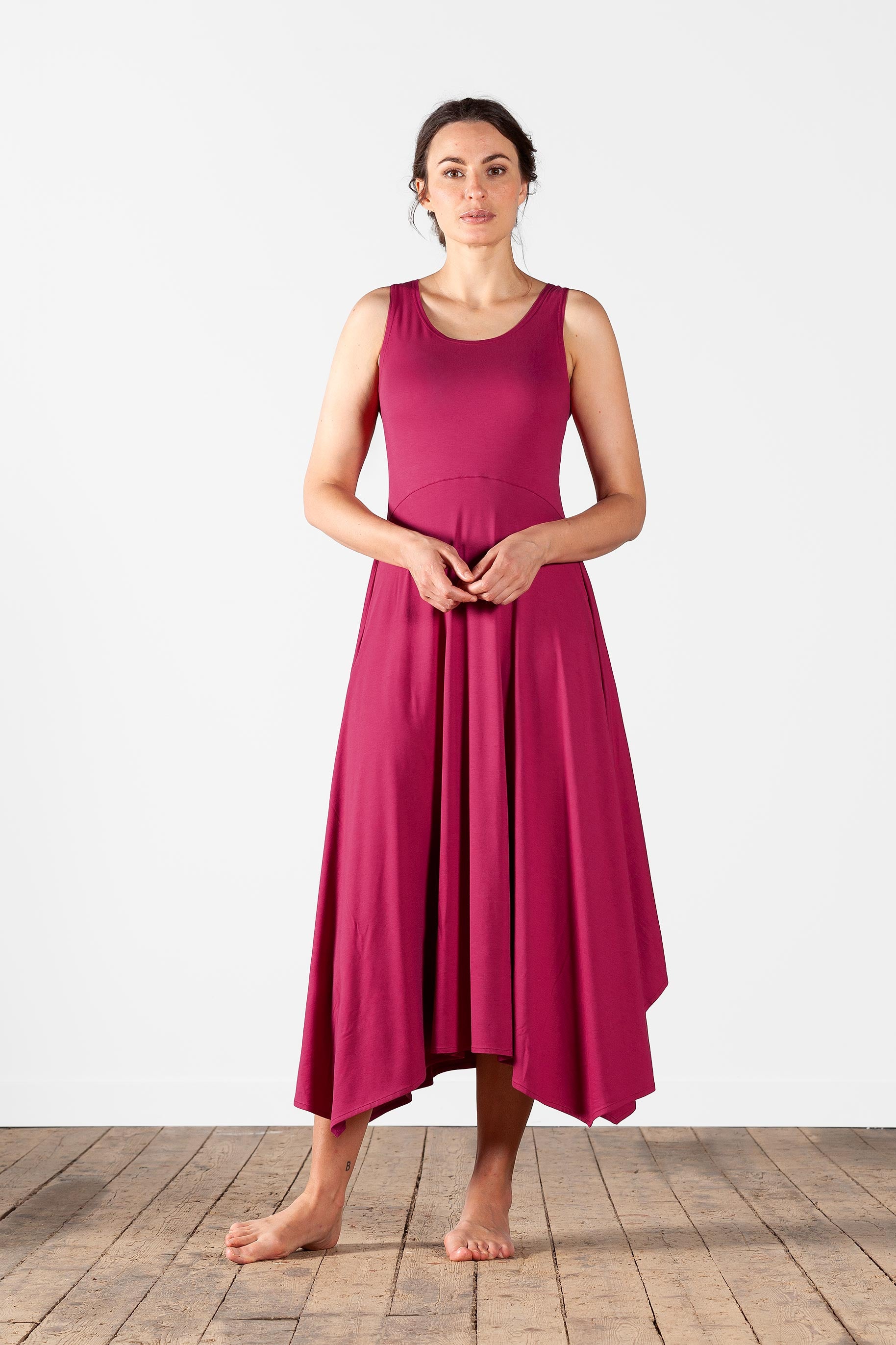 Sleeveless viscose dress with flare