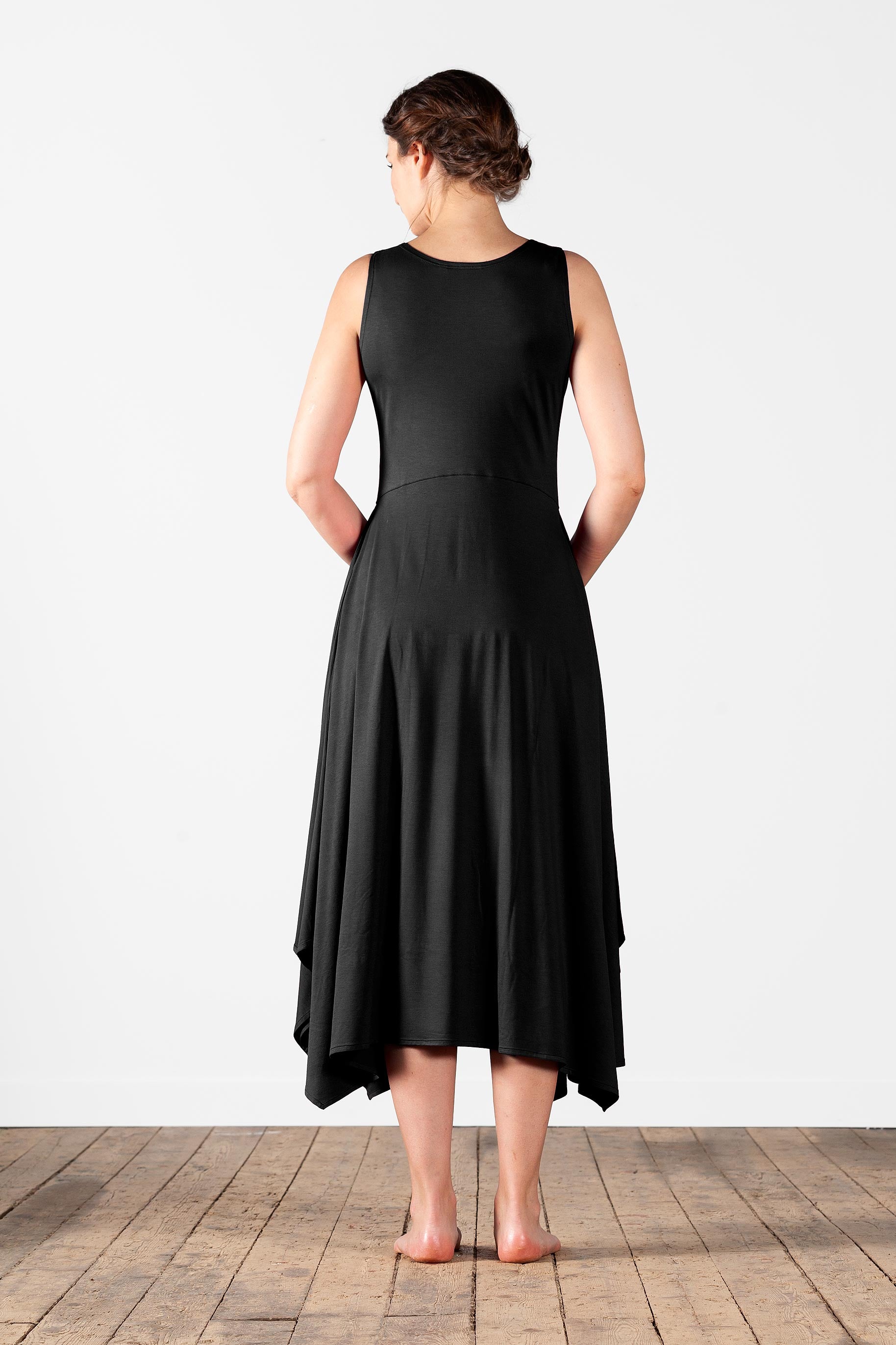 Sleeveless viscose dress with flare