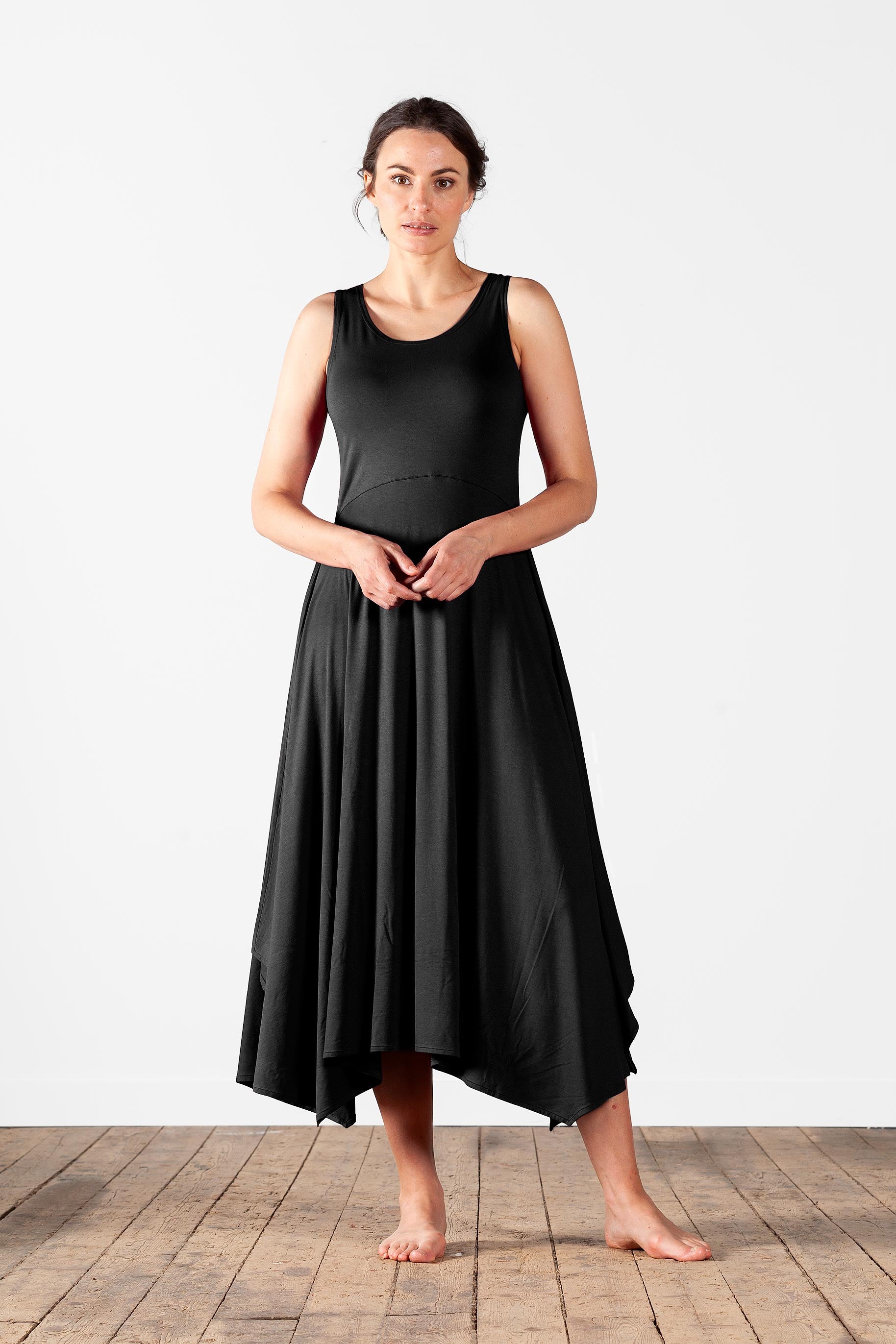 Sleeveless viscose dress with flare