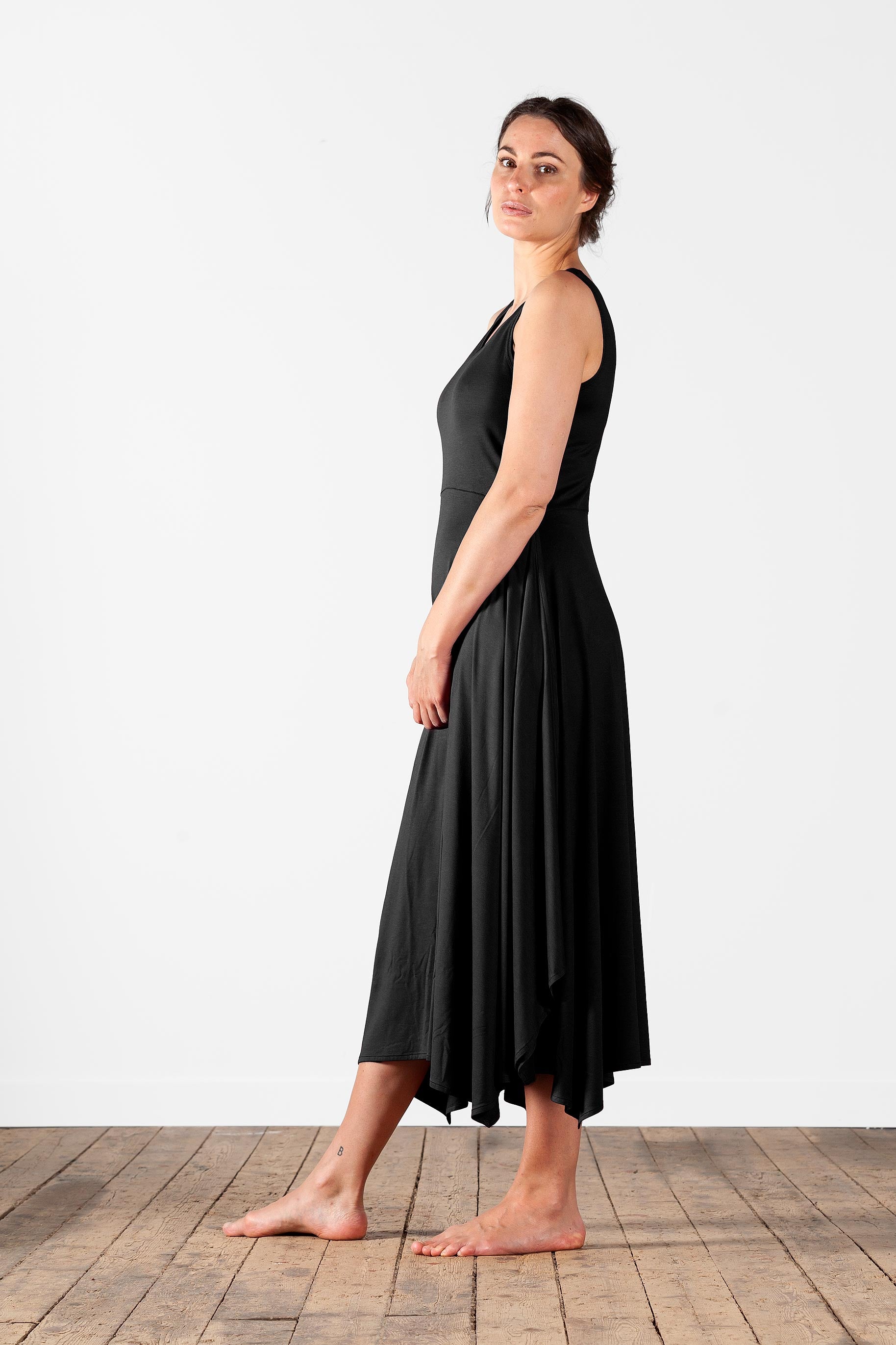 Sleeveless viscose dress with flare