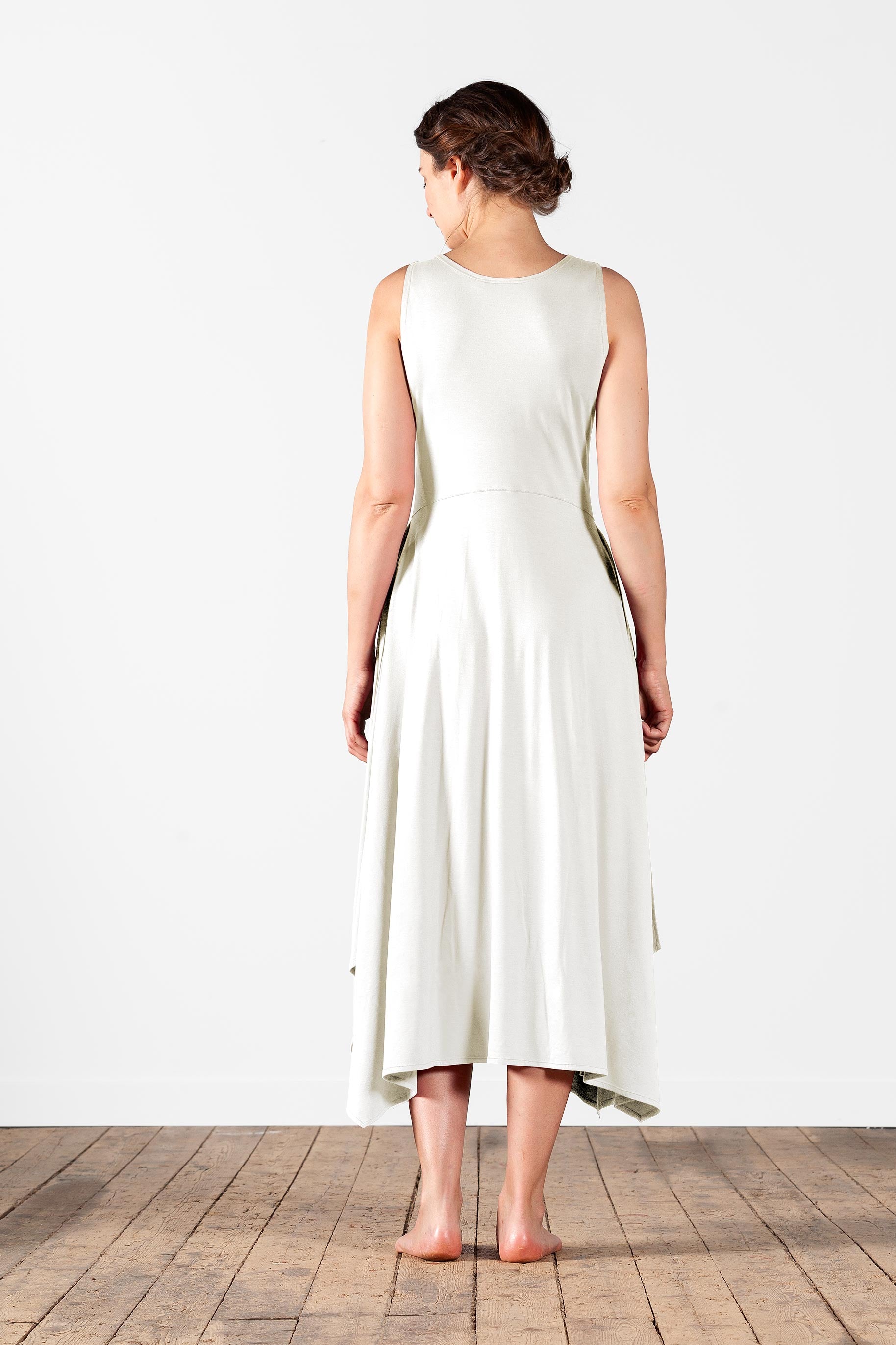 Sleeveless viscose dress with flare