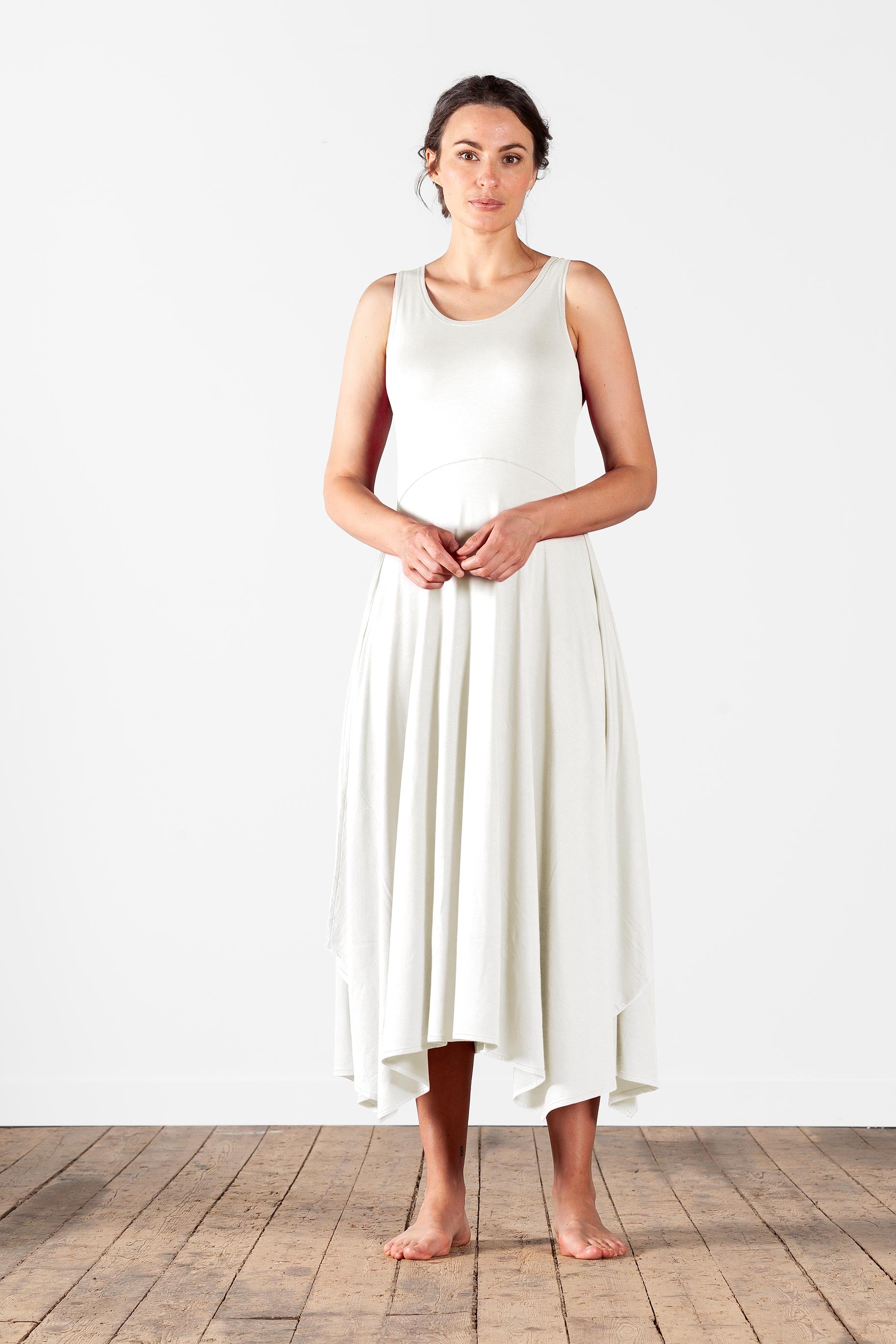 Sleeveless viscose dress with flare