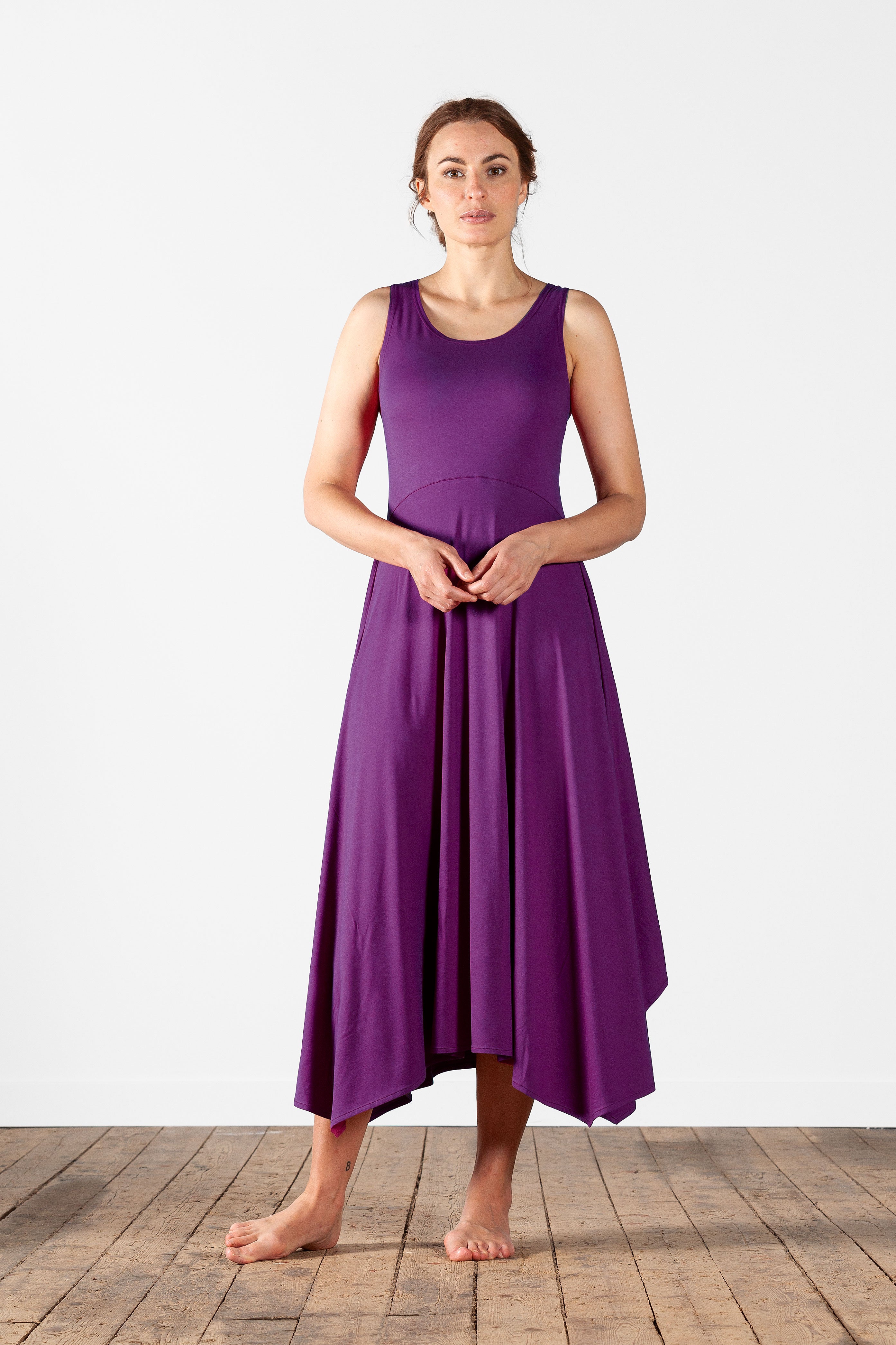 Sleeveless viscose dress with flare