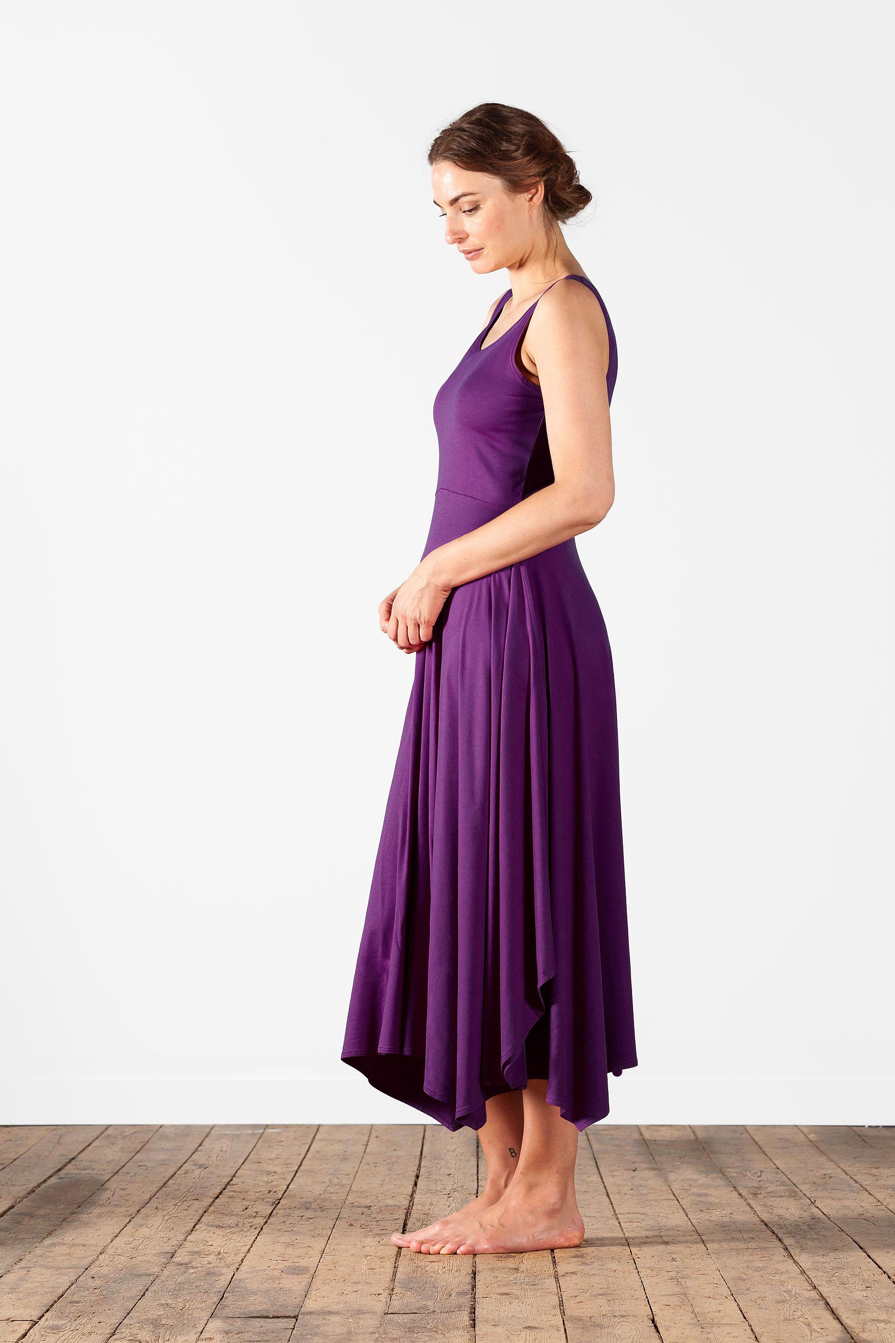 Sleeveless viscose dress with flare